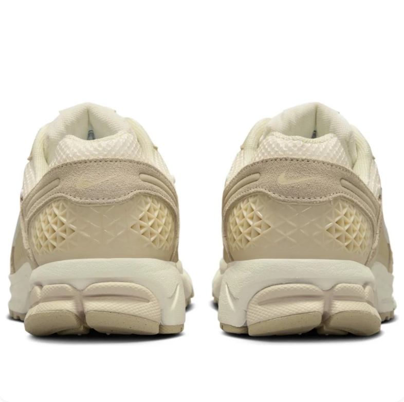 Nike Zoom Vomero 5 Sneakers - Cream & Beige